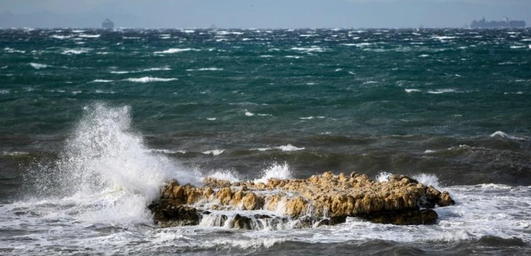 Καιρός αύριο: Ζέστη και πολύ ισχυρά μελτέμια – Σε ποιες περιοχές θα βρέξει!